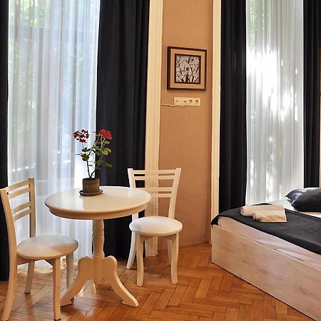 Hb Apartments Mari Brose Tbilisi Bagian luar foto
