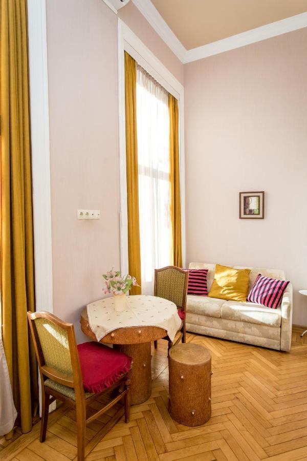 Hb Apartments Mari Brose Tbilisi Bagian luar foto